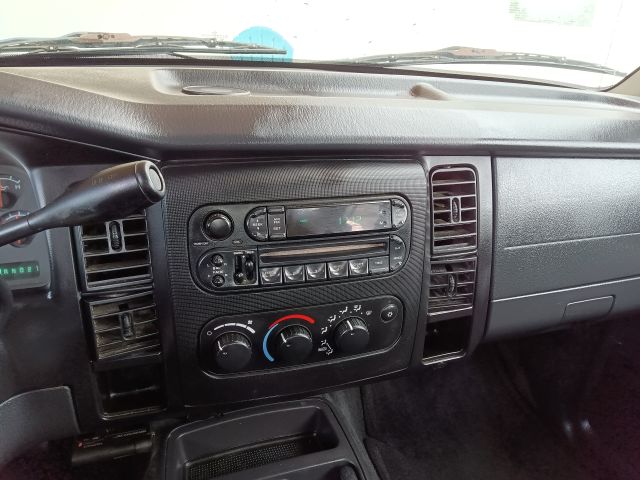 2003 DAKOTA (8).jpg